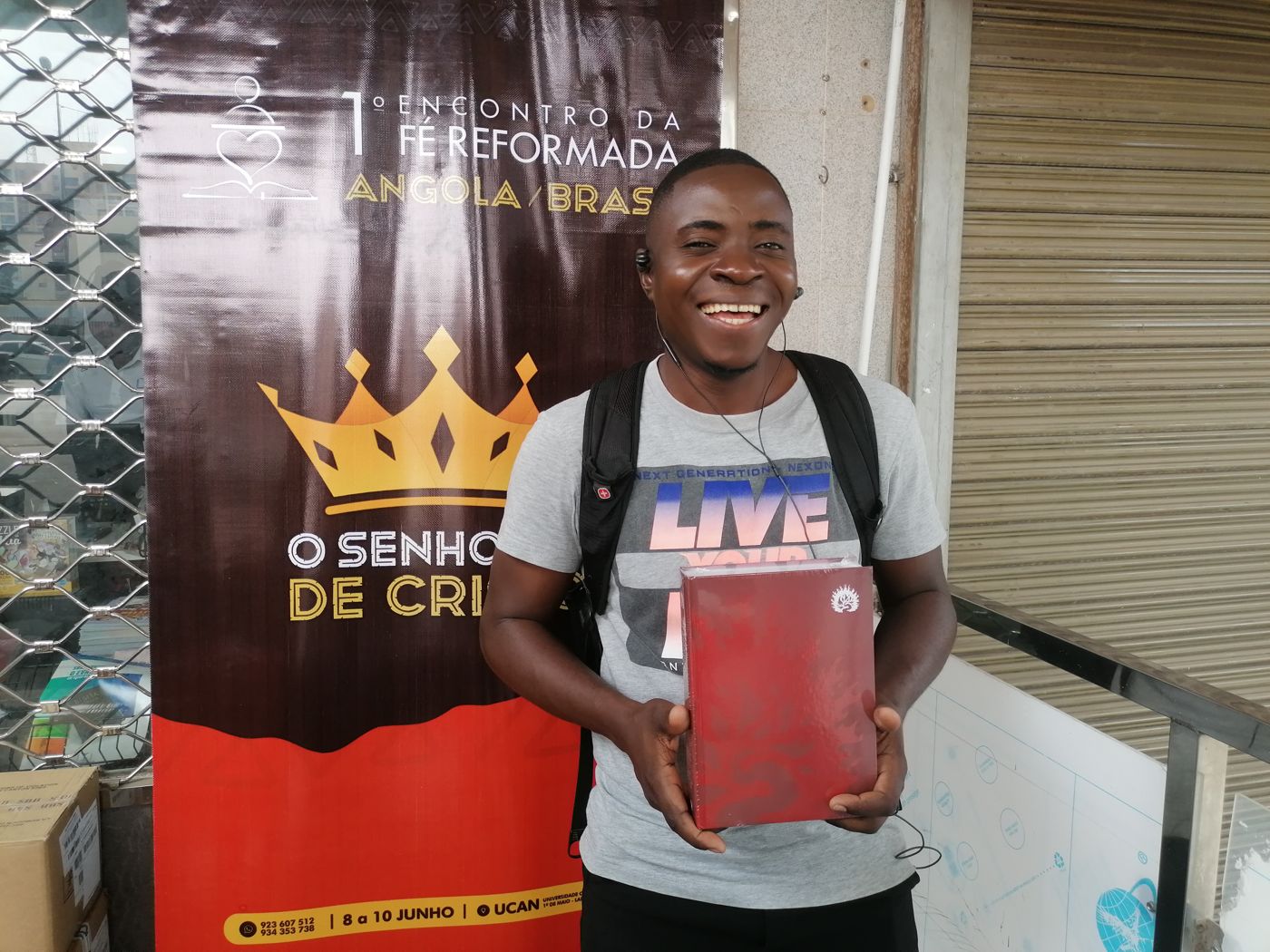 Pastor receives the Study Bible in Angola, 2023